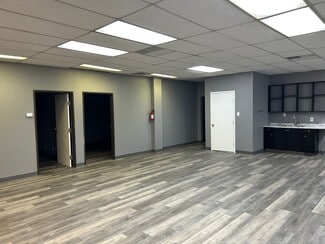 Plus de détails pour 2734 W Kingsley Rd, Garland, TX - Bureau, Local d'activités à louer