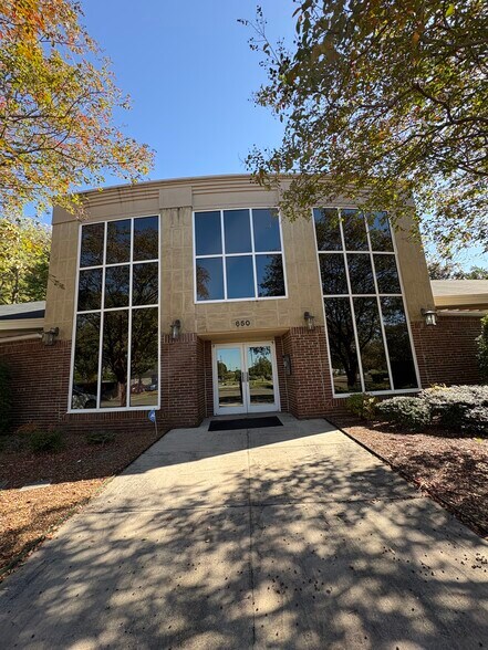 650 Sun Temple Dr, Madison, AL à louer - Photo du bâtiment - Image 2 de 9