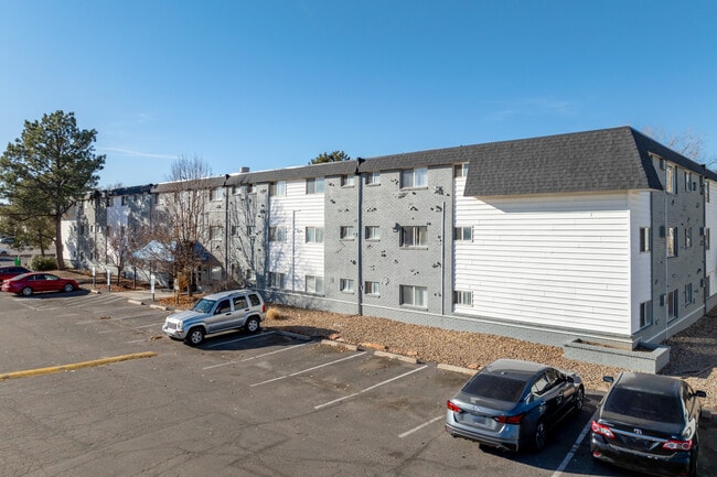 Plus de détails pour 10785 E Exposition Ave, Aurora, CO - Multi-résidentiel à vendre