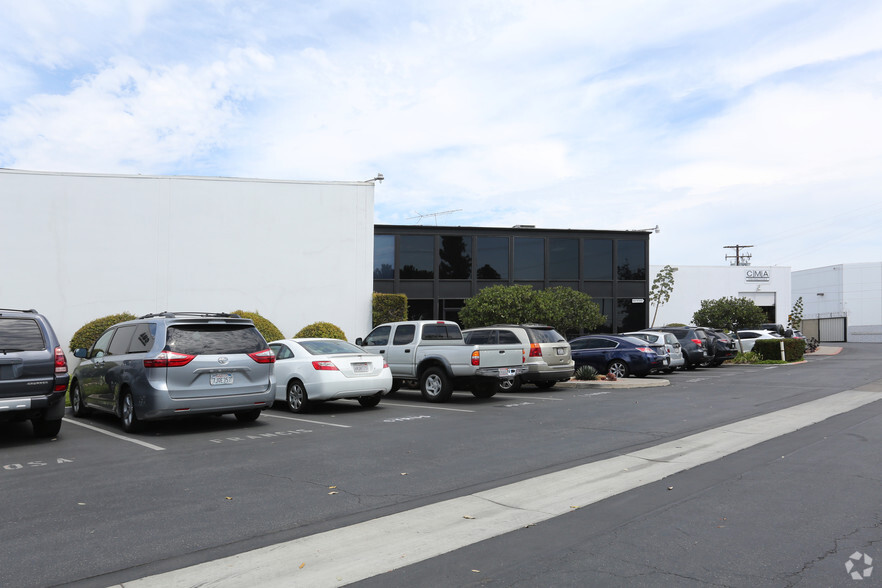 12700 Knott St, Garden Grove, CA for lease - Building Photo - Image 2 of 5