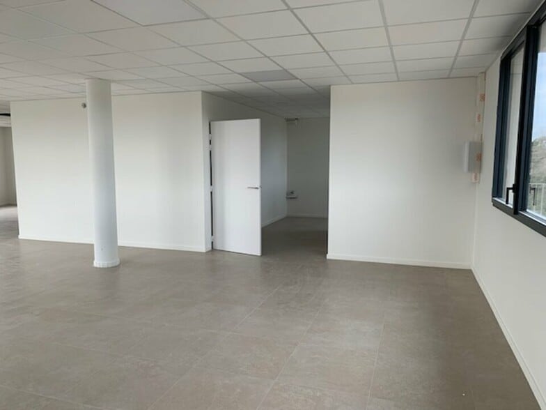 Office in Avignon for sale - Building Photo - Image 2 of 12