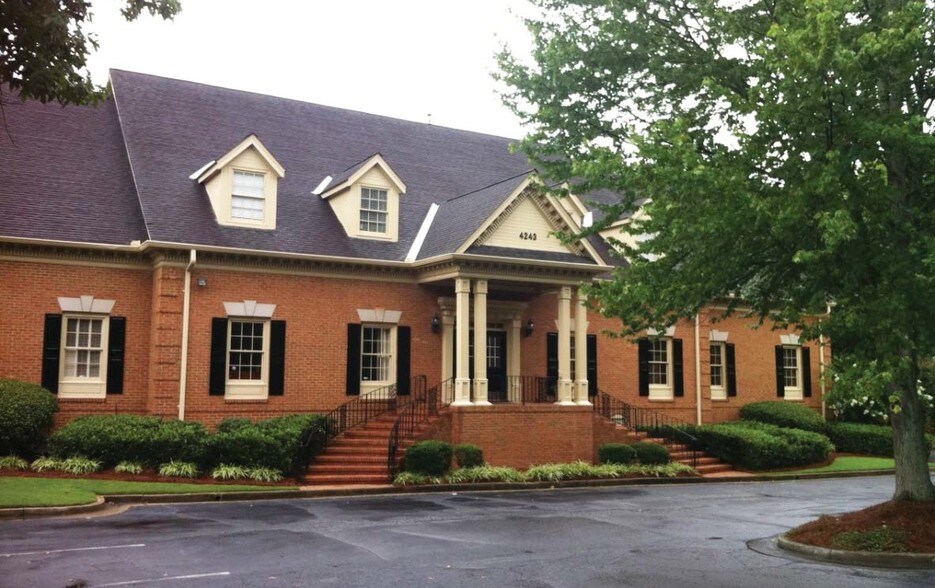 4243 Dunwoody Club Dr, Dunwoody, GA à louer - Photo du bâtiment - Image 1 de 5