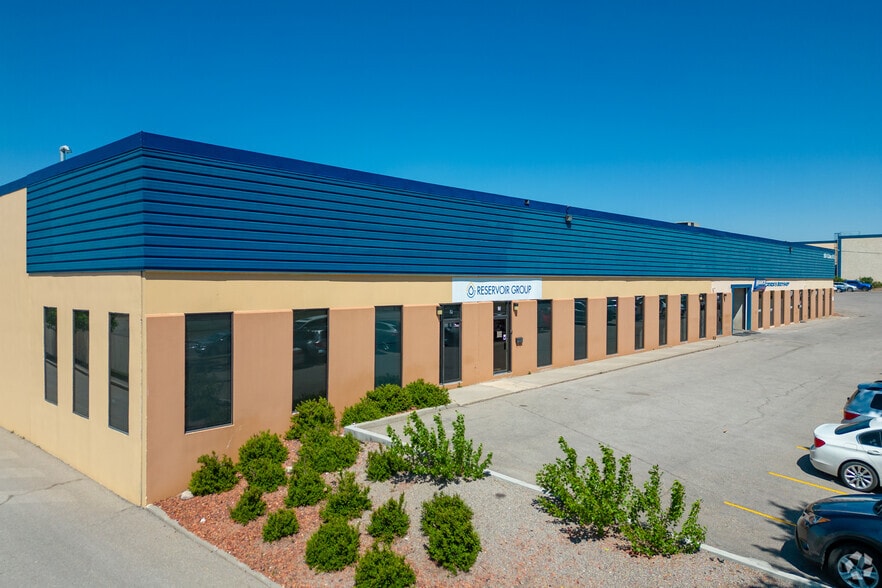 908 53rd Ave NE, Calgary, AB à louer - Photo du bâtiment - Image 3 de 3