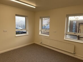 9 The Park Spring Ln S, Malvern for lease Interior Photo- Image 2 of 10