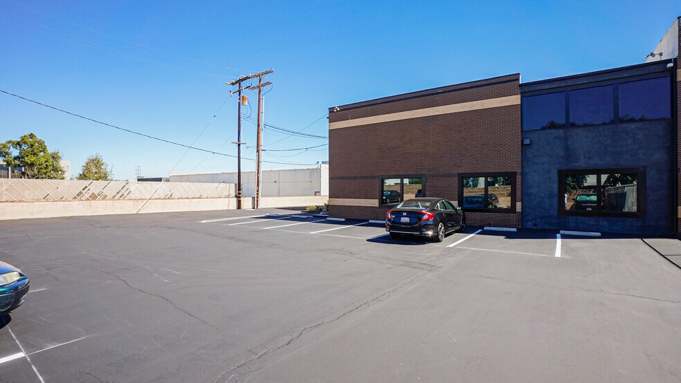 20355 Hawthorne Blvd, Torrance, CA à louer - Photo du bâtiment - Image 3 de 33