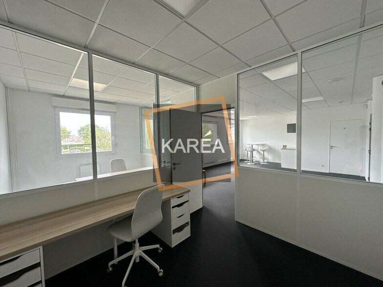 Office in Magny-le-Hongre for lease - Interior Photo - Image 1 of 5