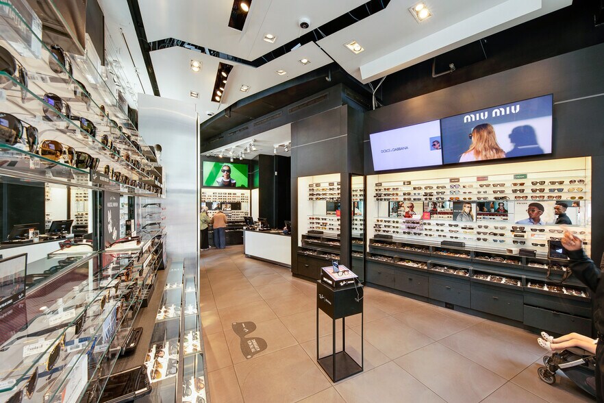 1313 Broadway, New York, NY à louer - Photo du bâtiment - Image 2 de 7