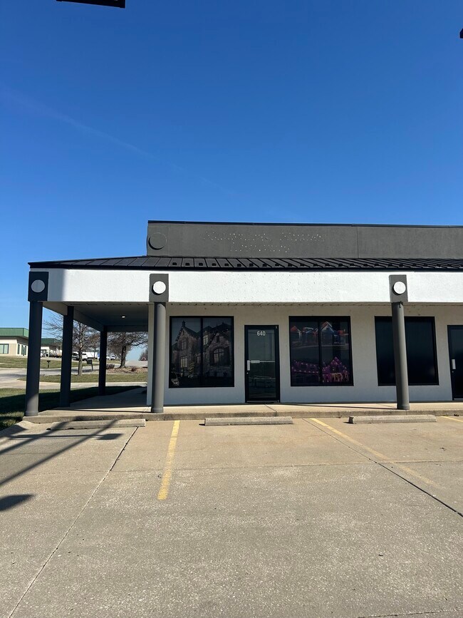 More details for 622-640 W Jefferson Rd, Grain Valley, MO - Retail for Lease