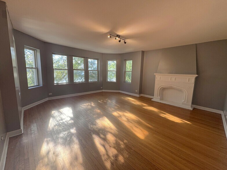 8226 S Drexel Ave, Chicago, IL à vendre - Photo intérieure - Image 2 de 5