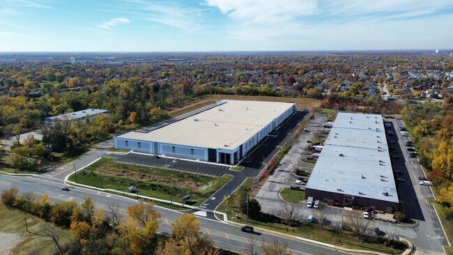 Plus de détails pour 8110-8118 Lemont Rd, Woodridge, IL - Industriel à louer