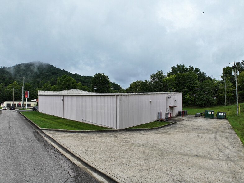 1016 Winchester Rd, Irvine, KY for lease - Building Photo - Image 3 of 23