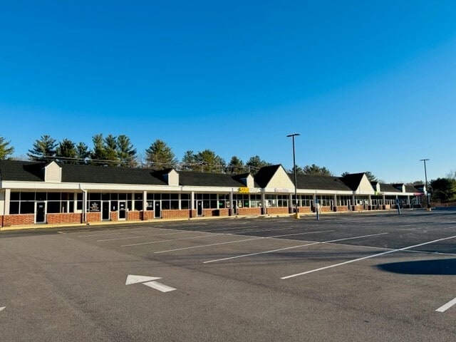 614 Nashua St, Milford, NH à louer - Photo du bâtiment - Image 3 de 19
