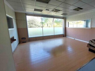 Plus de détails pour Multi-résidentiel à vendre