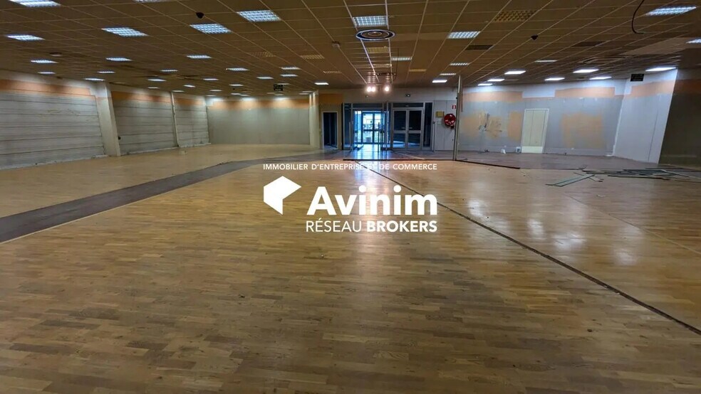 Retail in Vendenheim for lease - Interior Photo - Image 1 of 6