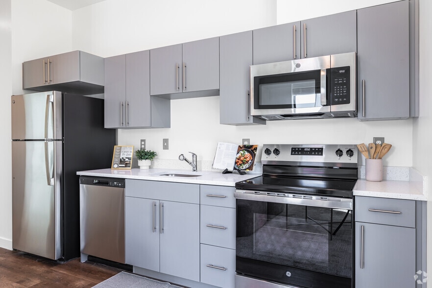 144 S 500 E, Salt Lake City, UT for lease - Interior Photo - Image 2 of 41