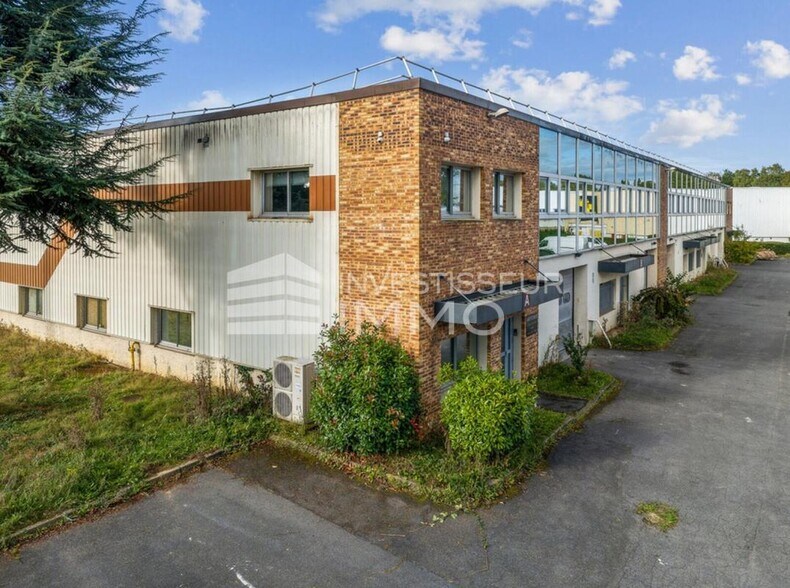 Flex in Les Ulis for lease - Building Photo - Image 2 of 3