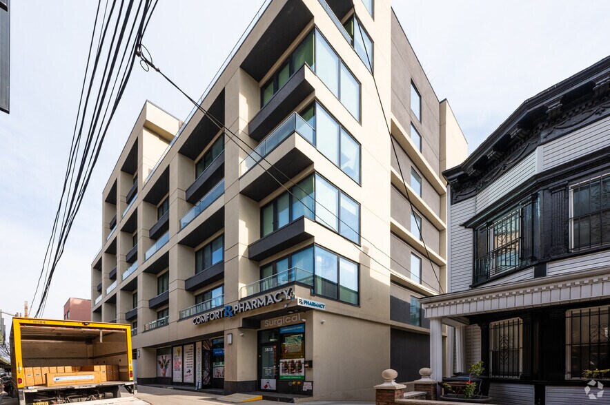 3811 31st St, Long Island City, NY à louer - Photo principale - Image 1 de 8