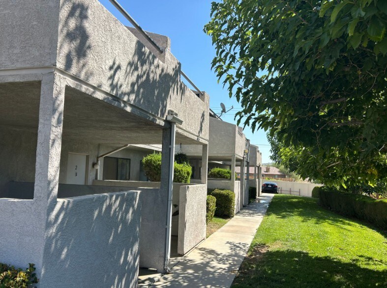 16137 Apple Valley Rd, Apple Valley, CA à vendre - Photo du bâtiment - Image 3 de 8