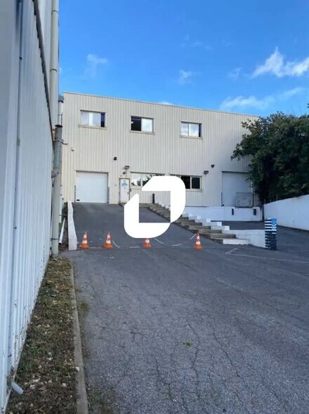 Flex in Bagnolet for lease - Building Photo - Image 3 of 10