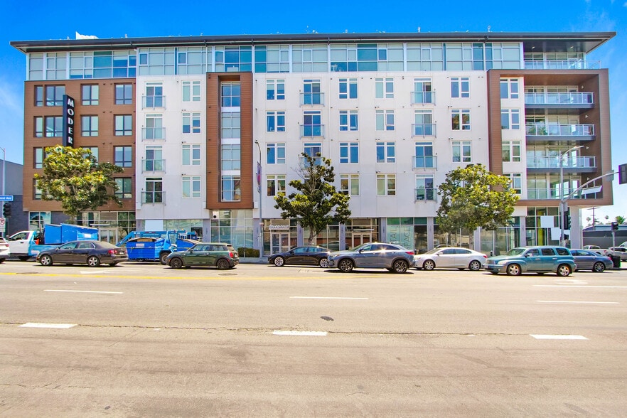 1600 N Highland Ave, Los Angeles, CA à louer - Photo du bâtiment - Image 3 de 20