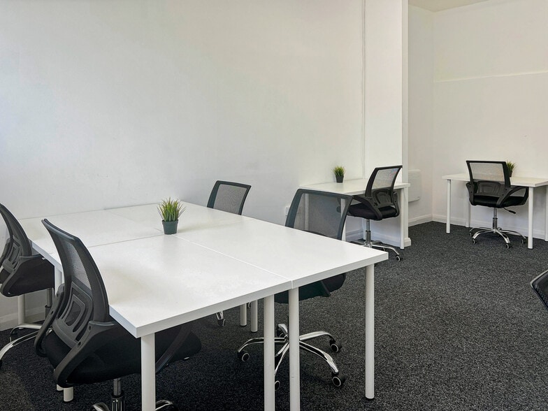 Nursery Ln, Leeds for lease - Interior Photo - Image 3 of 10