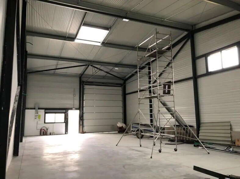 Industrial in Bezons for lease - Interior Photo - Image 1 of 3