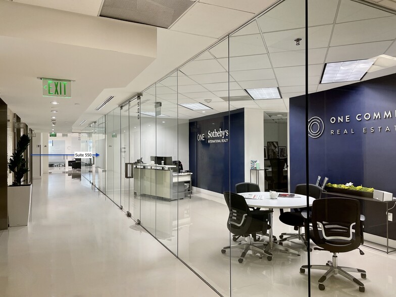 1000 Brickell Ave, Miami, FL for lease - Building Photo - Image 3 of 15