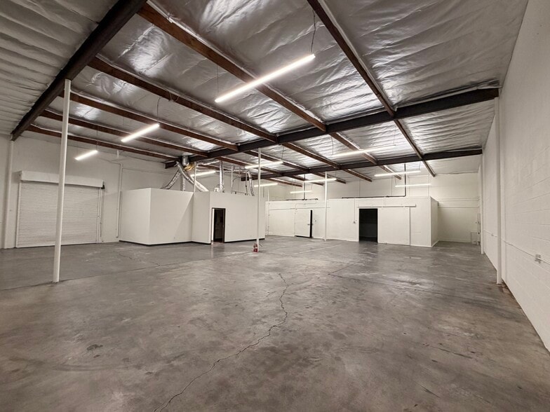 10628 Weaver Ave, South El Monte, CA for lease - Building Photo - Image 2 of 7