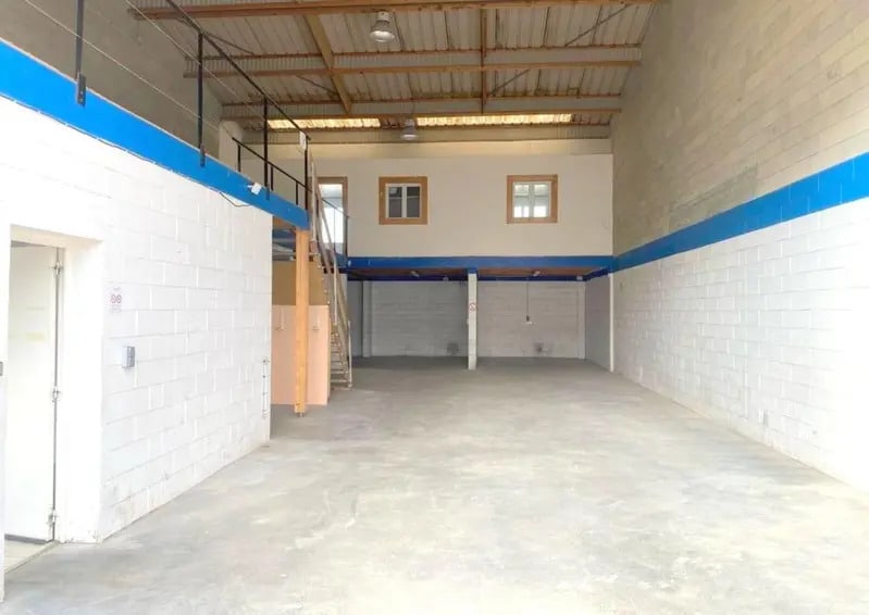 Flex in Morainvilliers for lease - Interior Photo - Image 1 of 9