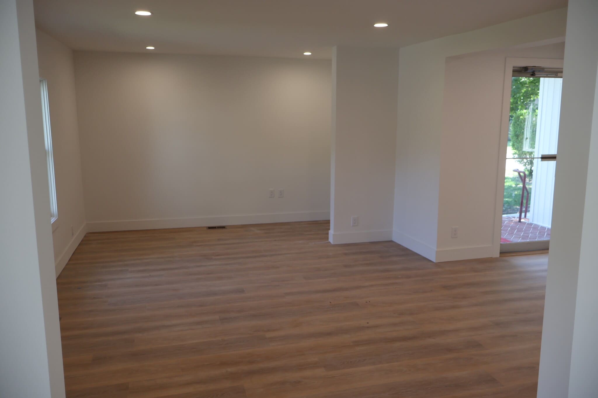 32 Chichester Ave, Center Moriches, NY for lease Interior Photo- Image 1 of 8