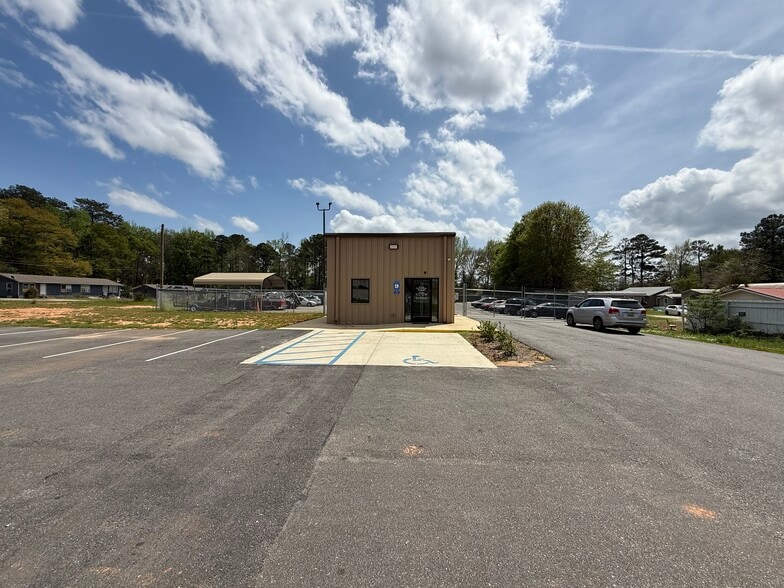 1026 Country Club Dr, Auburn, AL for sale - Building Photo - Image 3 of 10