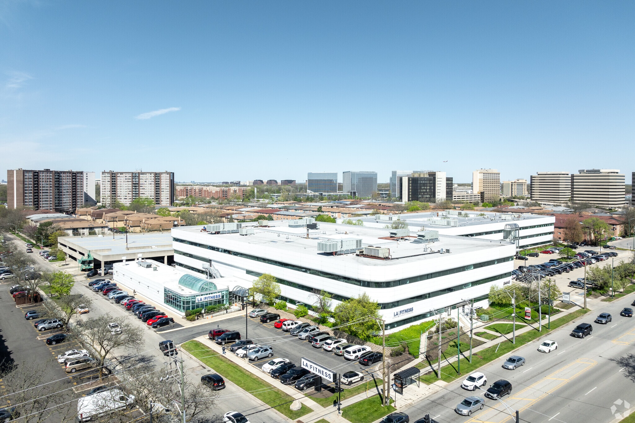 5440 N Cumberland Ave, Chicago, IL for lease Primary Photo- Image 1 of 38