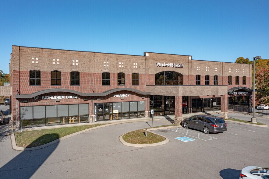 800 Weatherly Dr, Clarksville, TN à louer - Photo du bâtiment - Image 1 de 5