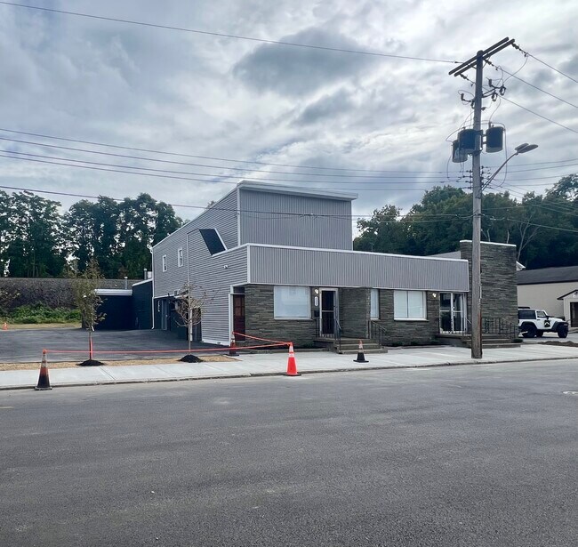 Plus de détails pour 1332 Lower Broadway, Schenectady, NY - Commerce de détail à louer