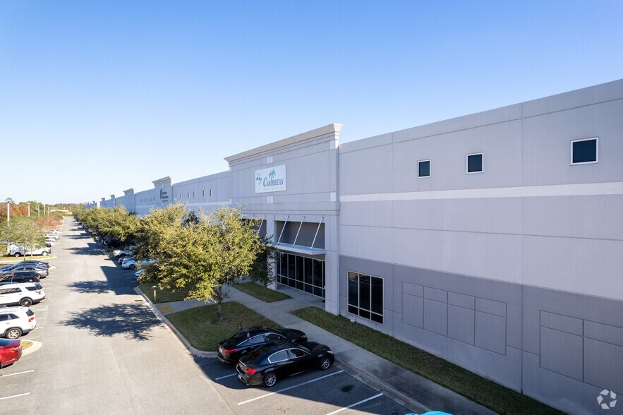 2550 Cabot Commerce Dr, Jacksonville, FL à louer - Photo du bâtiment - Image 2 de 9
