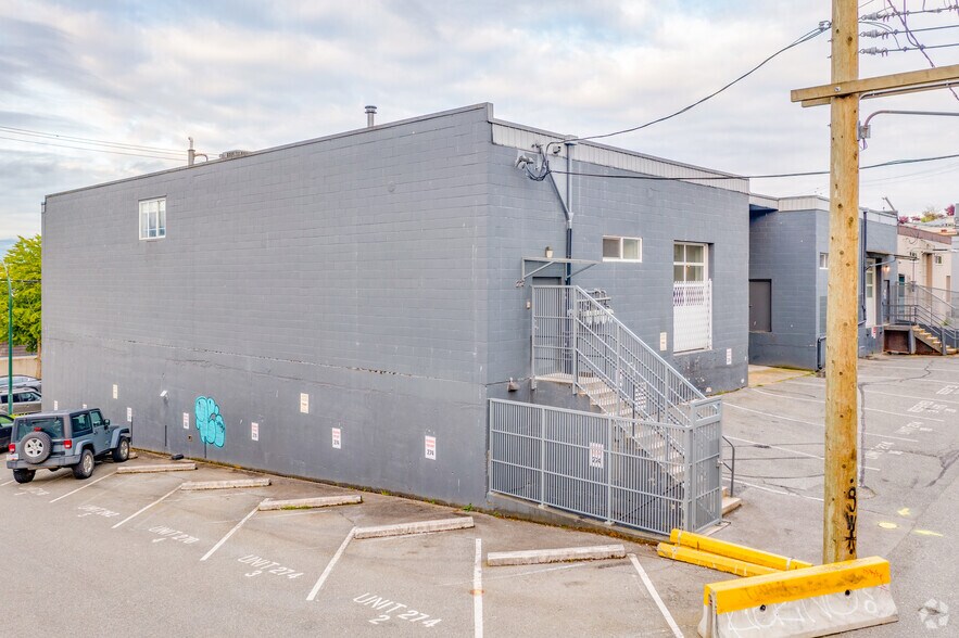 270-282 E 1st Ave, Vancouver, BC à louer - Photo du bâtiment - Image 3 de 4