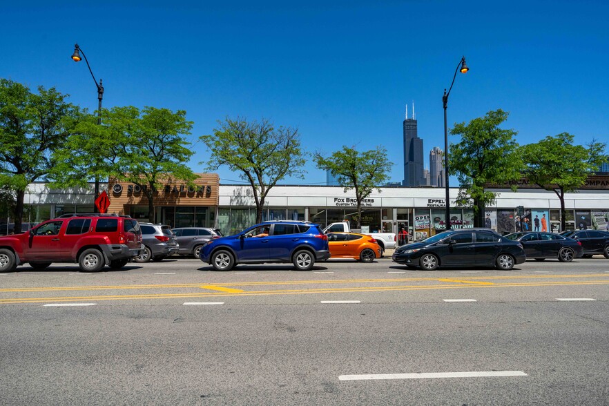 542-566 W Roosevelt Rd, Chicago, IL for sale - Building Photo - Image 1 of 9