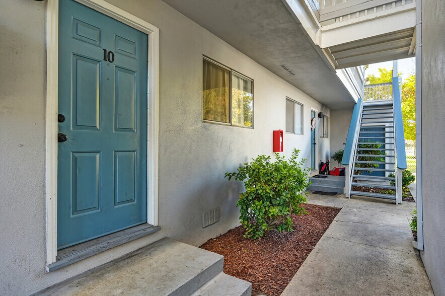 1776 Daryl Porter Way, Oroville, CA à vendre - Photo du bâtiment - Image 3 de 27