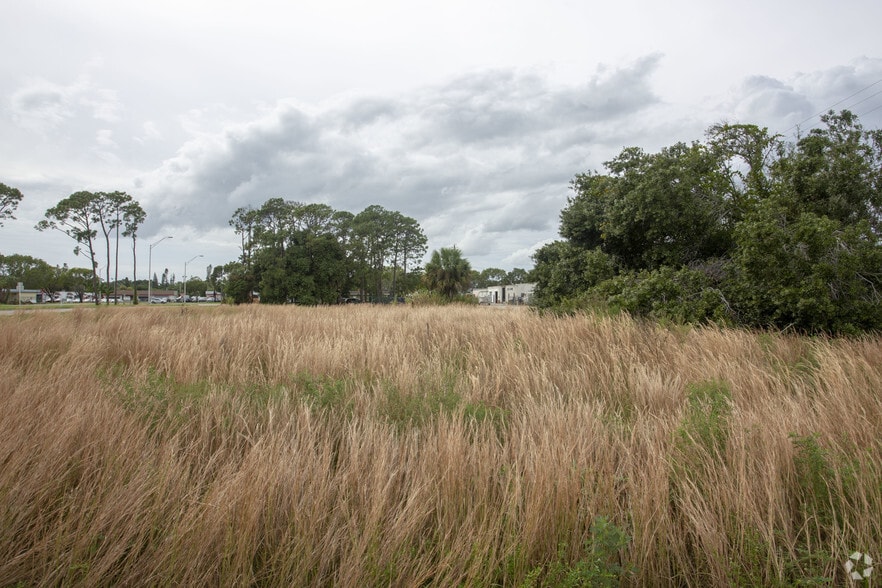 2560 Collins St, Fort Myers, FL for sale - Primary Photo - Image 1 of 6