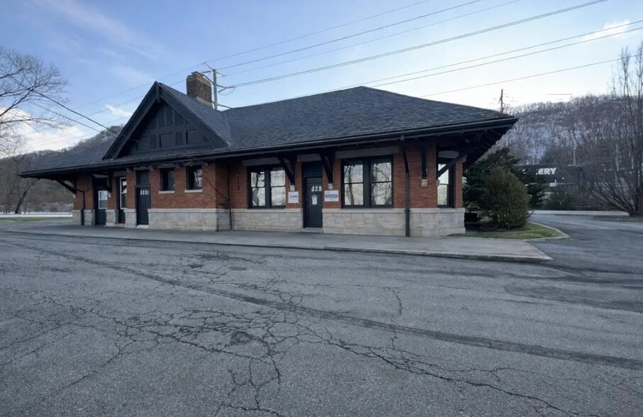 1 Railroad Sq, Haverstraw, NY for sale - Building Photo - Image 2 of 5