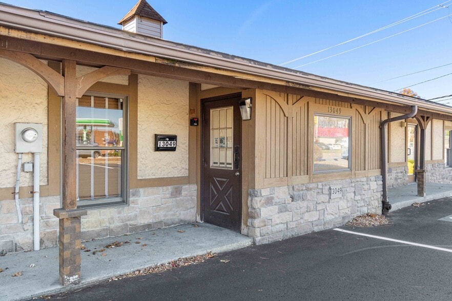 13049 Frankstown Rd, Pittsburgh, PA for lease - Building Photo - Image 2 of 24