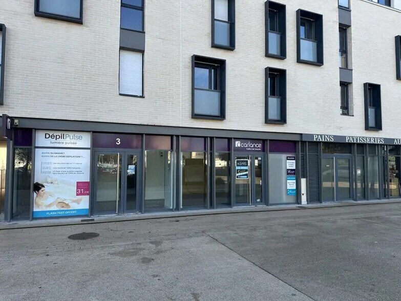 Retail in Luisant for lease - Building Photo - Image 1 of 11
