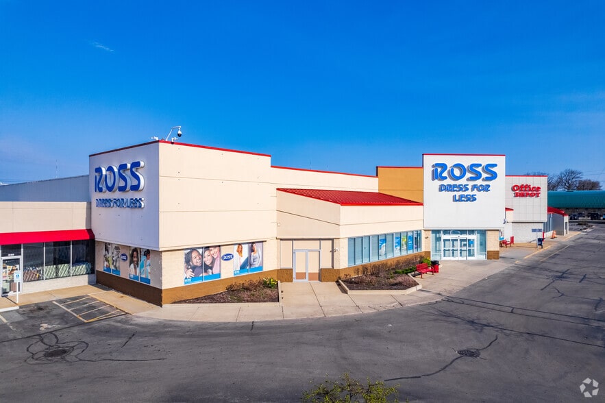 320-380 E Capitol Dr, Milwaukee, WI for lease - Primary Photo - Image 1 of 8