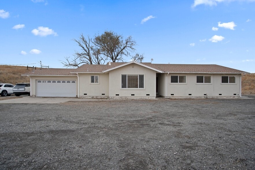 15800 Altamont Pass Rd, Tracy, CA for sale - Primary Photo - Image 1 of 69