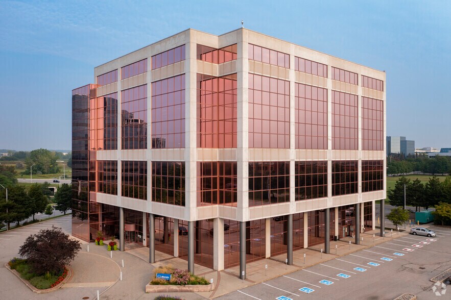 27 Allstate Pky, Markham, ON à louer - Photo du bâtiment - Image 2 de 7