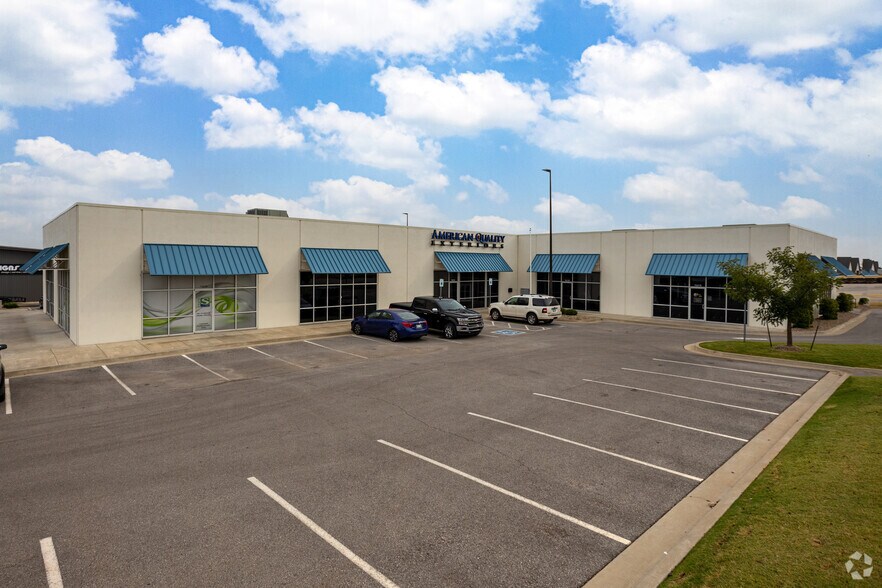 7021 W Wilshire Blvd, Oklahoma City, OK à louer - Photo du bâtiment - Image 1 de 5