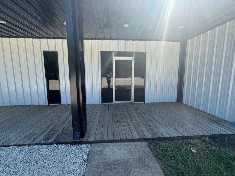 736 Garcitas Creek Rd, Inez, TX for lease - Building Photo - Image 3 of 13