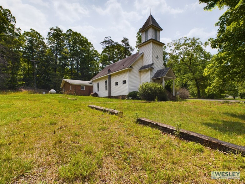 500 Old Linville Rd, Marion, NC à vendre - Photo principale - Image 1 de 1