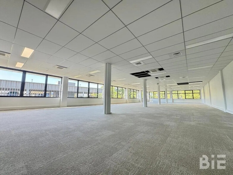 Office in Mérignac for lease - Building Photo - Image 2 of 10