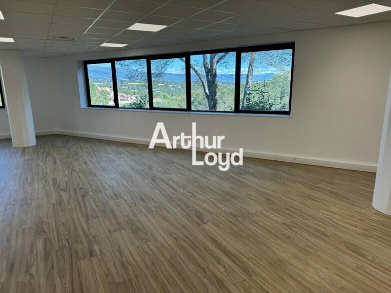 Office in Valbonne for sale - Interior Photo - Image 3 of 16